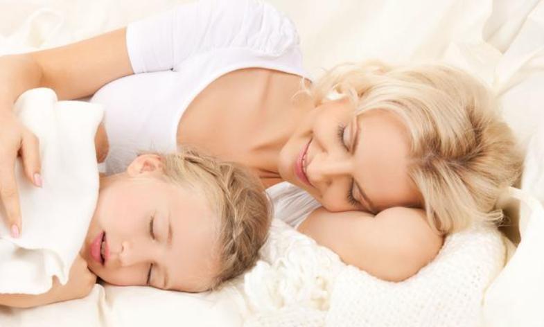 跟孩子分床睡觉注意什么,妈妈和孩子什么时候分床最好