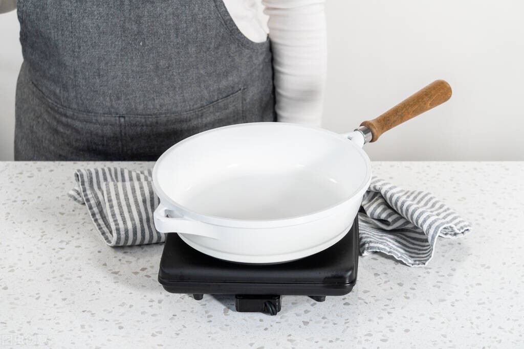 炒菜锅不要铁锅,炒菜锅怎么选铁锅不锈钢锅不粘锅