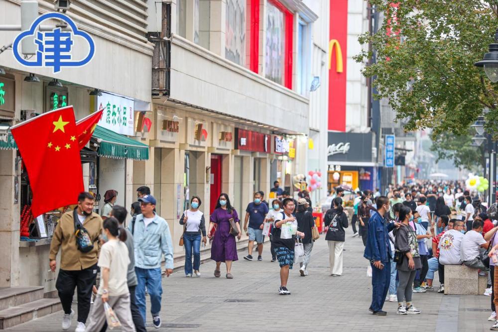 不出津也有得逛!“首展”“首店”成拉动津城假日经济新引擎