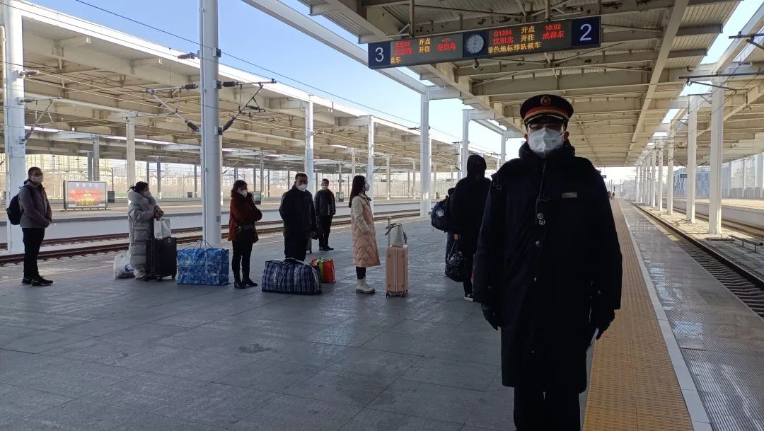 【新春走基层】春运首日，秦皇岛火车站人气满满