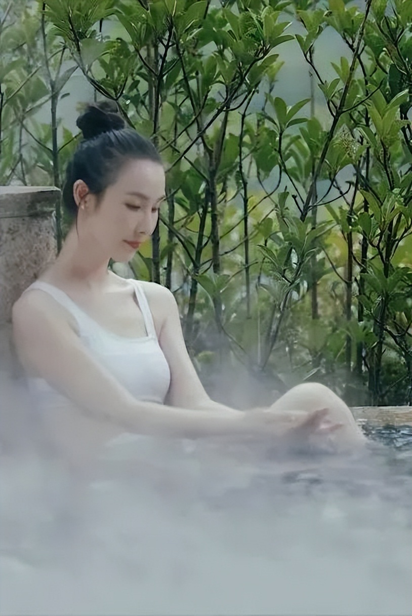 断崖式降温？不存在的！来这里泡天然火山温泉，吃药膳，巴适得很