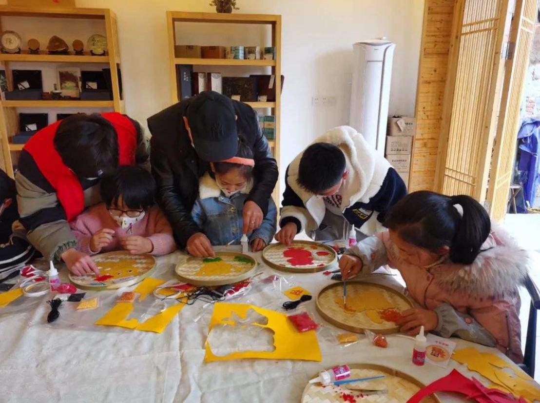 国庆飞机立体手工作品幼儿园,幼儿园中班国庆手工作品简单飞机