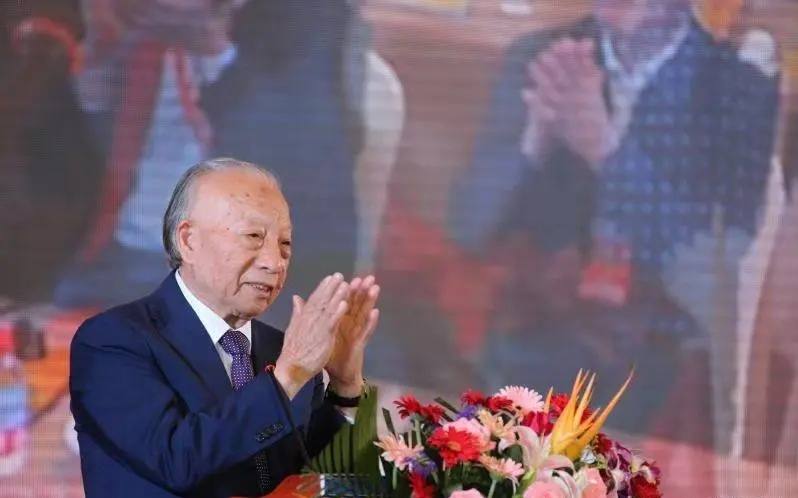 穷小子逆袭百亿富豪完整视频,穷小子逆袭成为千亿富翁