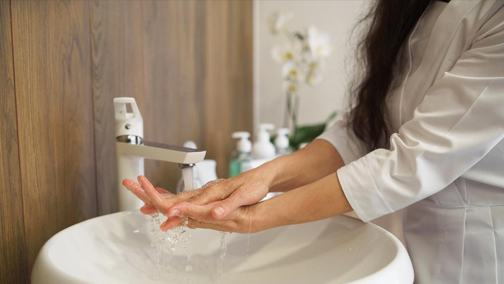 新冠“治疗”新药千金藤素是啥？此药会终结疫情吗？专家说出实情