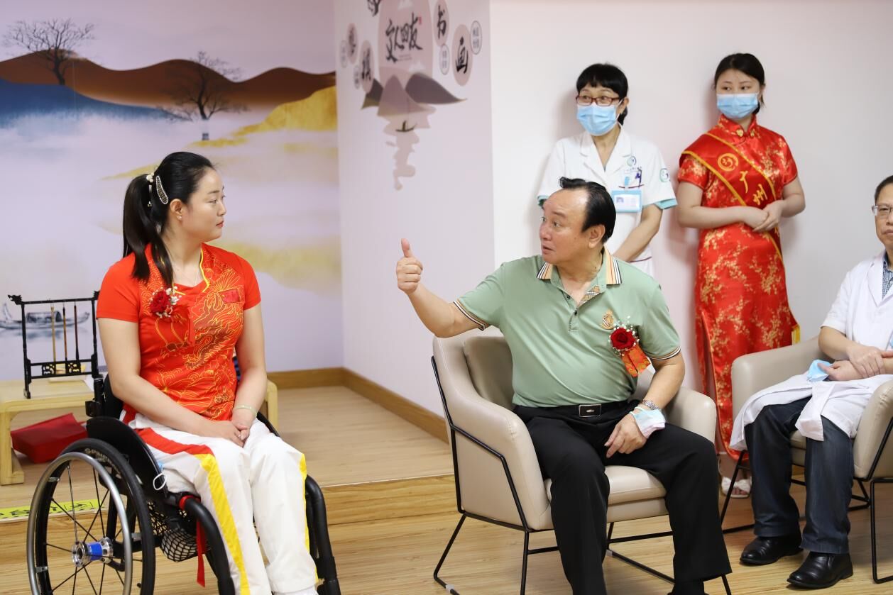 张淼x“无障-爱”心理公益热线正式启动