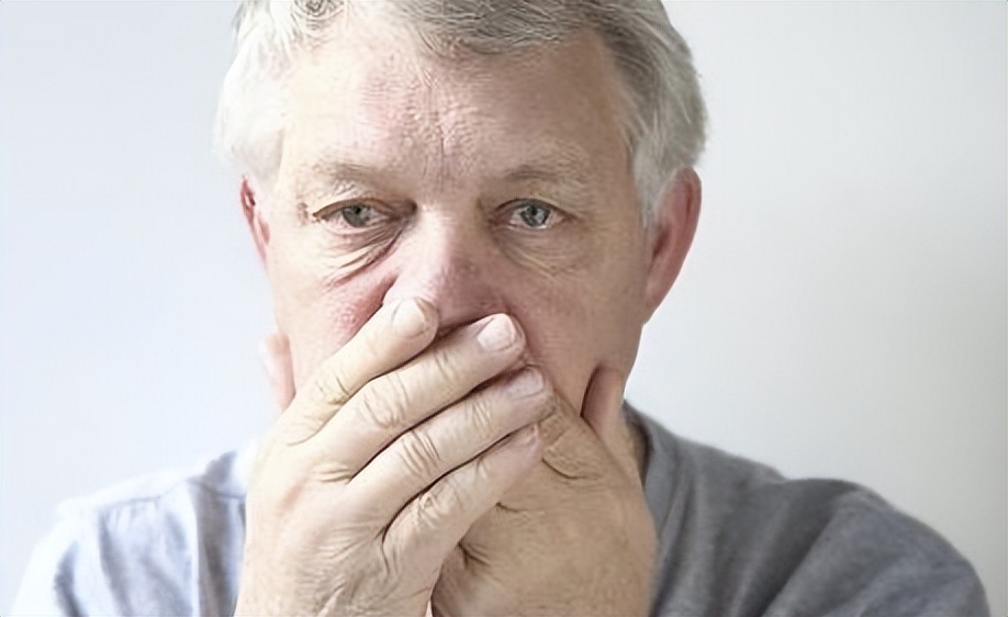 男生有的鼻毛长到外面有什么说法,鼻毛往外窜的男生是怎么回事