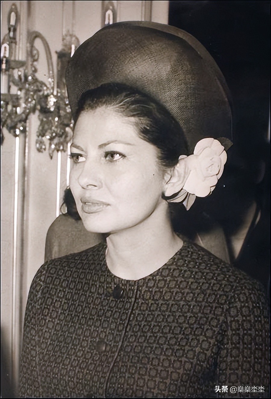 什么叫做真爱？因为无子被休弃的“真爱”，伊朗末代王后索拉娅