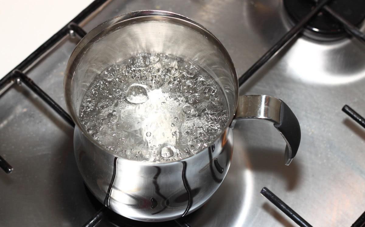 电热水壶烧的水损害神经还致癌,一直喝电热水壶烧的水有害吗