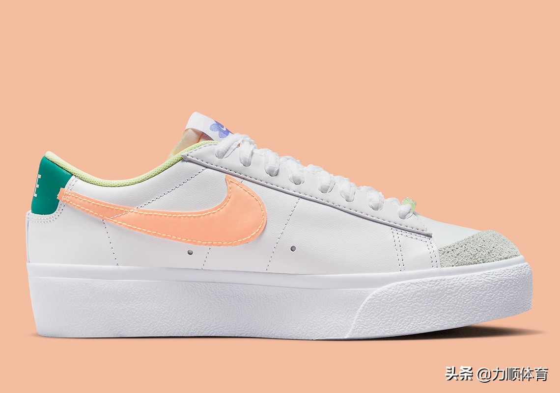 鞋带从鞋底穿过的一款鞋子,鞋带从鞋头开始的马丁靴