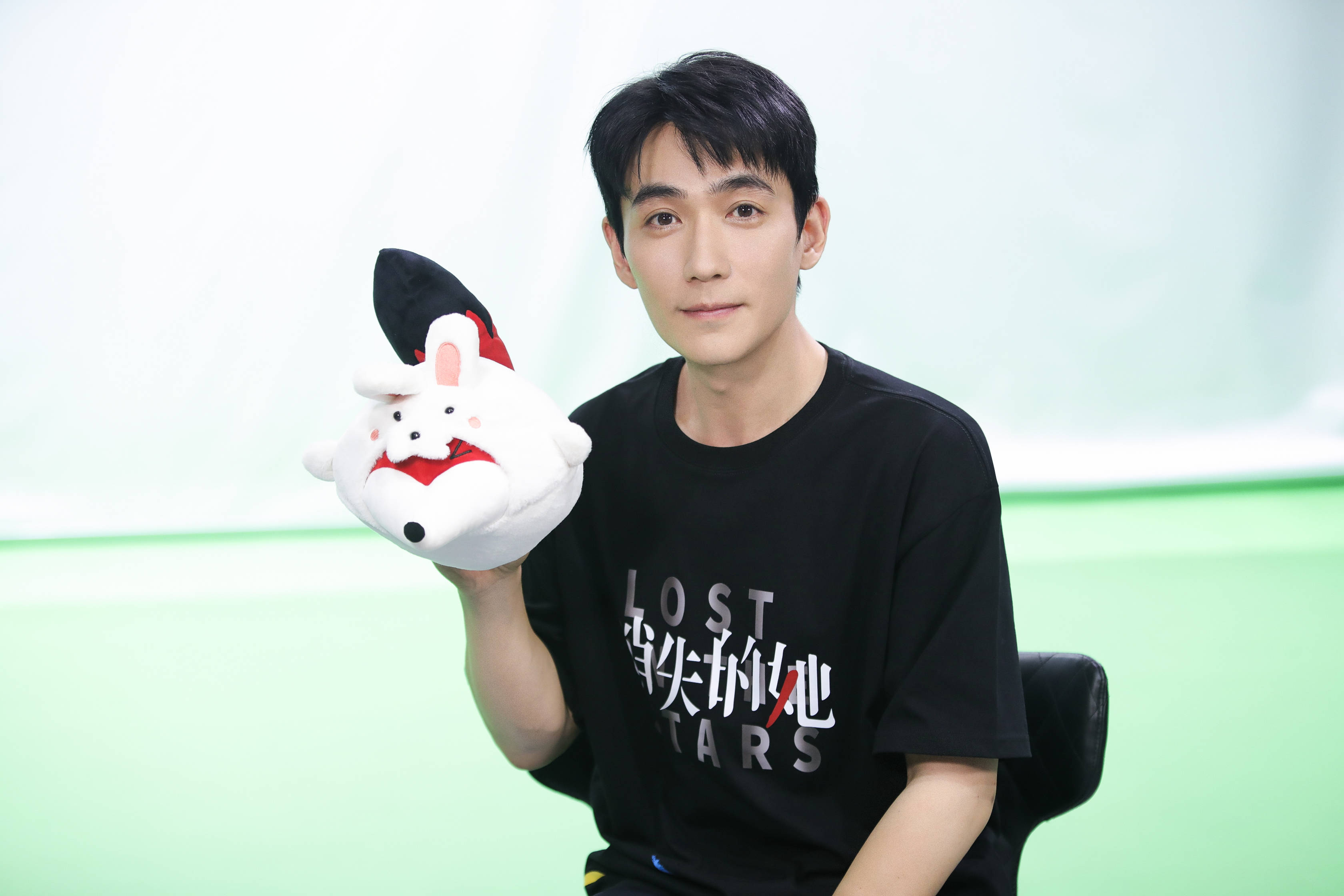 朱一龙未来继续尝试不同类型角色,朱一龙把选择变成对的采访