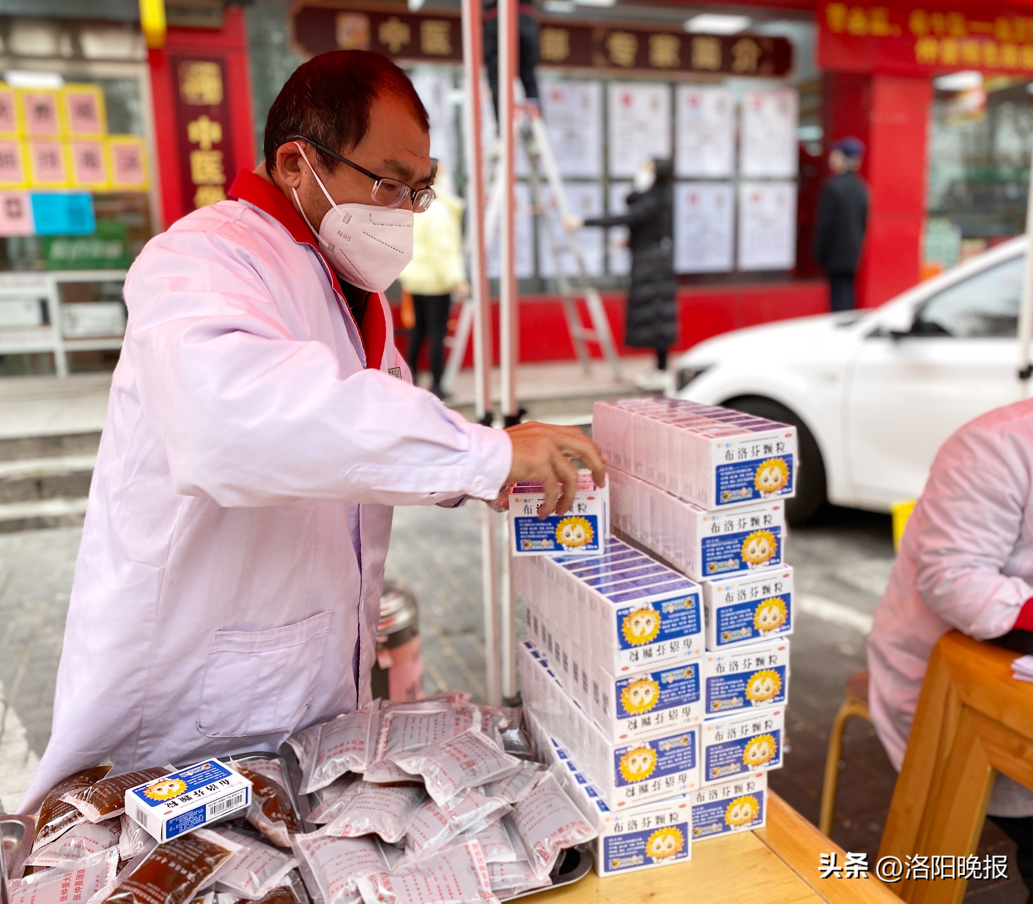 张仲景大药房24小时店,洛阳张仲景大药房免费发放退烧药