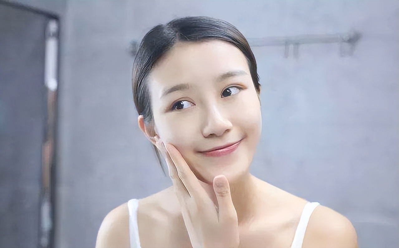 洁面后正确使用化妆品的步骤,护肤如何正确选择洁面产品