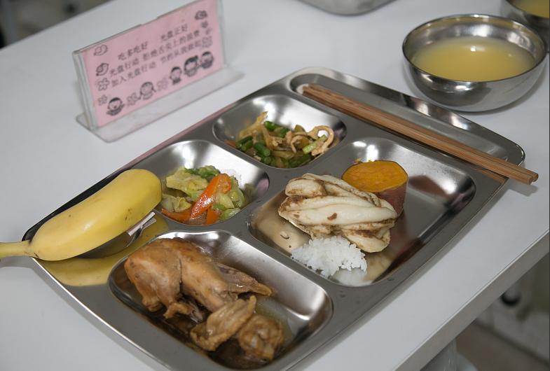 上班族吃小饭桌,上班族小饭桌吃饭