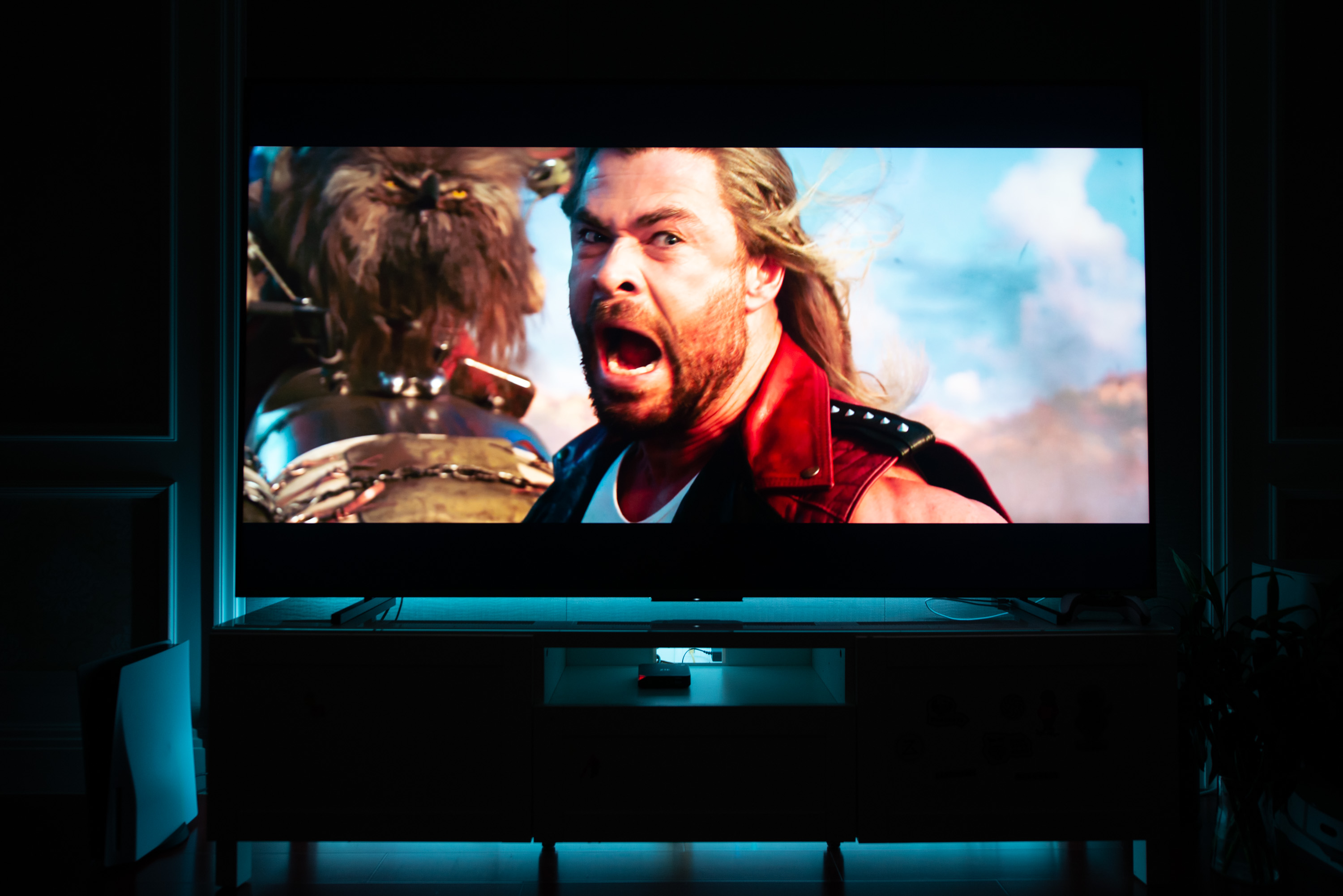 家里电视碎屏了,才让我有机会做了两台7k价位85英寸电视机横评