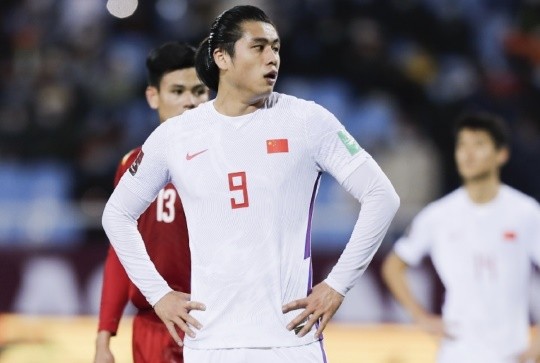 中国男足1-3不敌韩国,中国男足1:3完败于越南