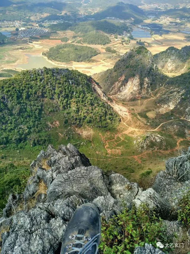 攀普洱天壁山之西门崖子：一日凌云出，群山齐失自高心