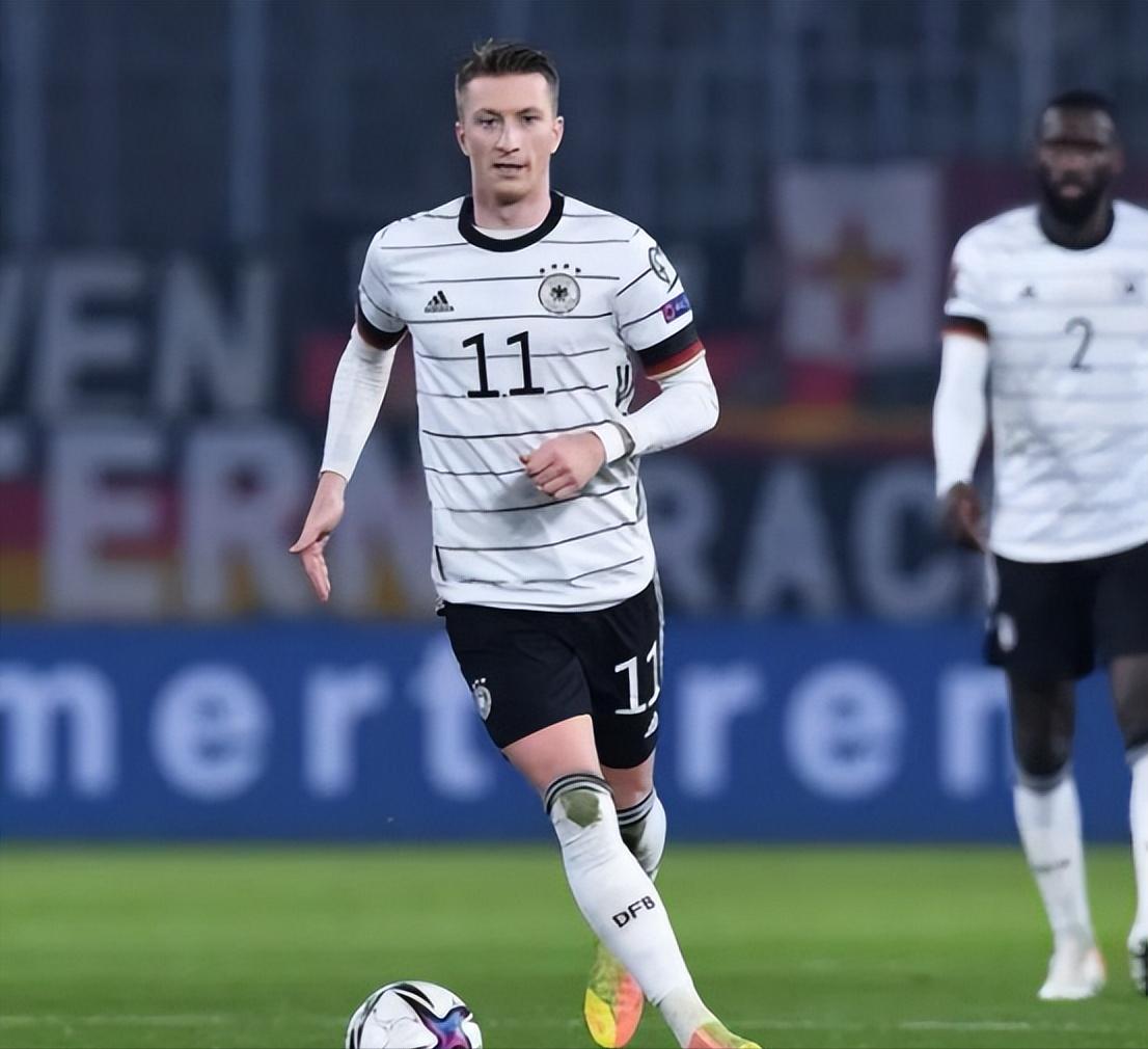 2014世界杯格策举罗伊斯球衣,2014年世界杯格策拿起罗伊斯