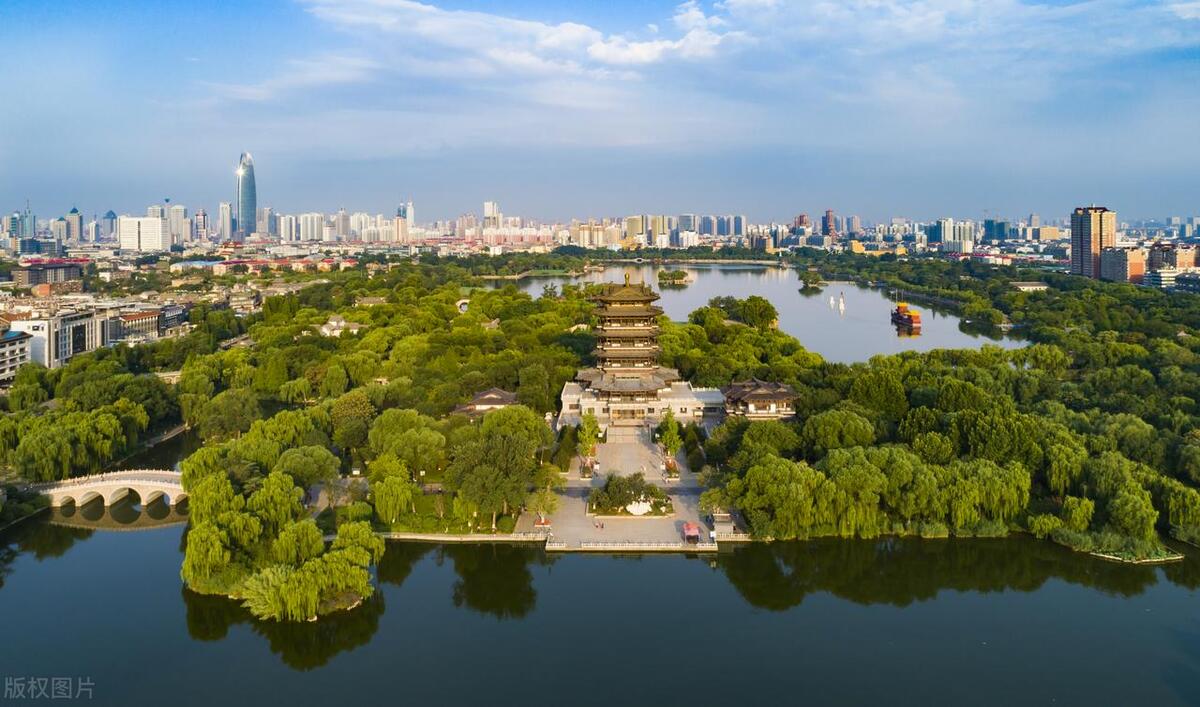 济南旅游景点排名前十旅游攻略,济南融创海洋和泉城海洋哪个好玩