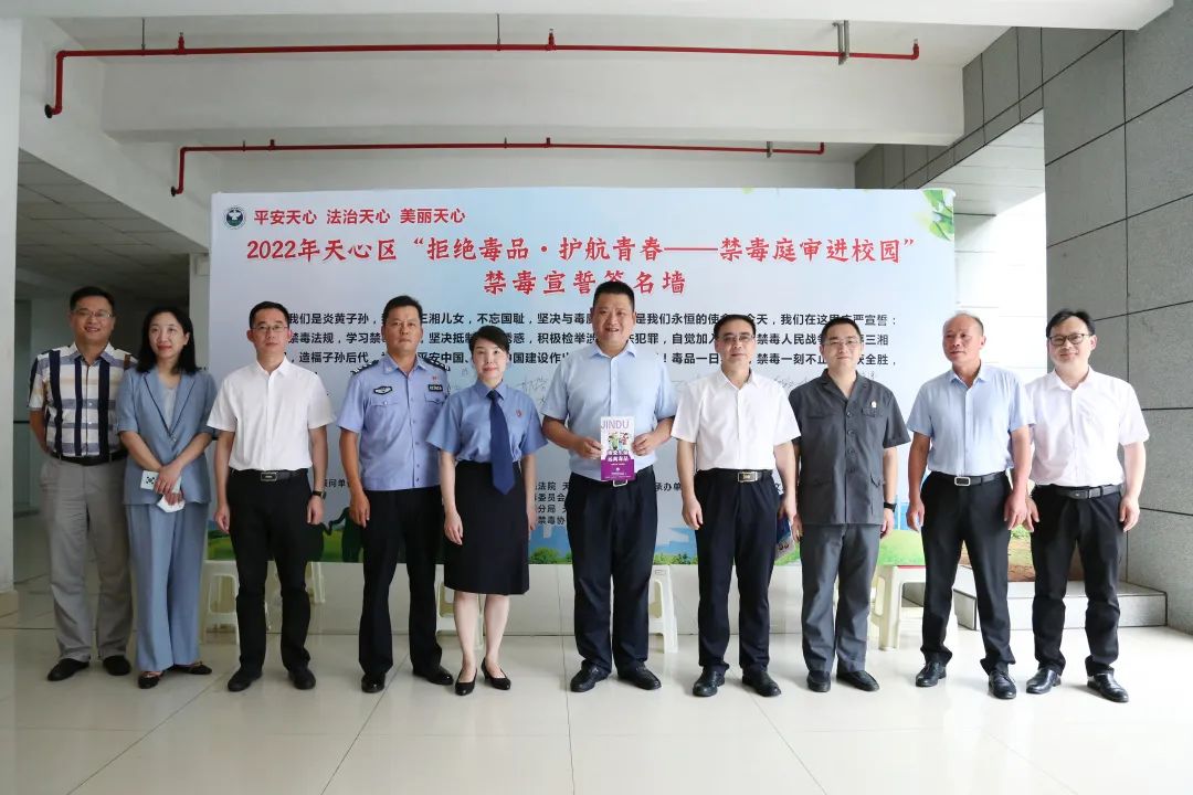 一男子因贩卖毒品被判刑,交友不慎贩卖毒品