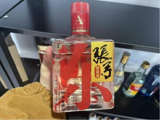 现在的酒厂咋不冒烟也没有酒糟味,农村退休酿酒师透露别喝这3种酒