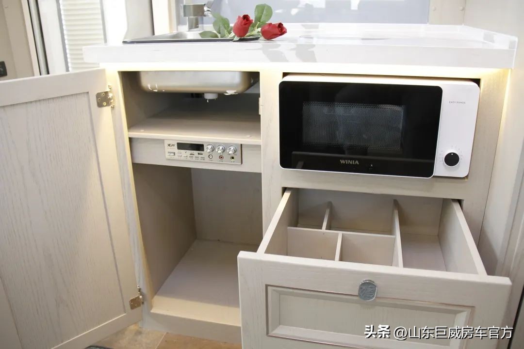 178万依维柯双拓展房车,依维柯b型房车