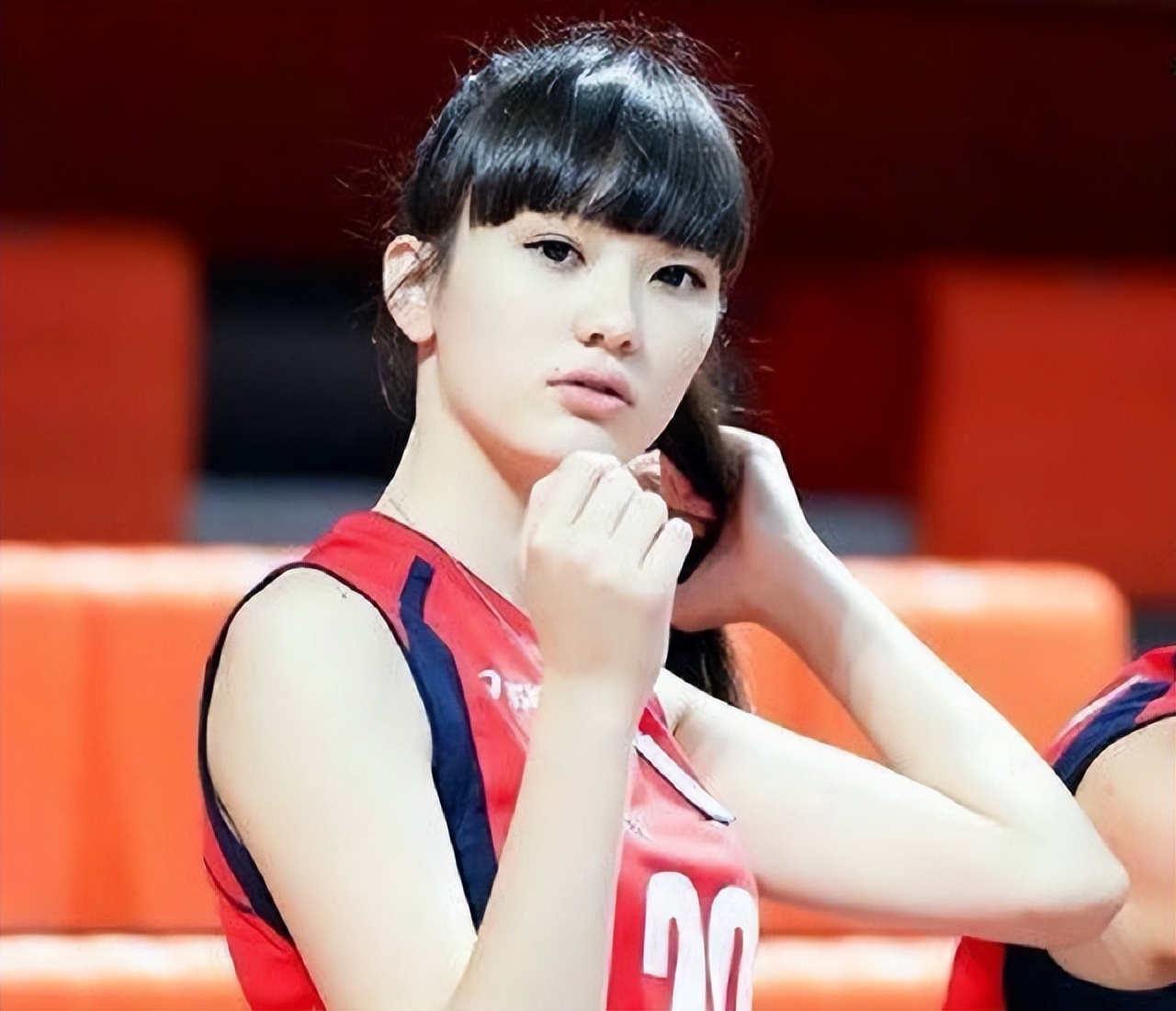 曾因颜值爆红的排球女神：如今整容不再少女，嫁迪拜富豪后退役