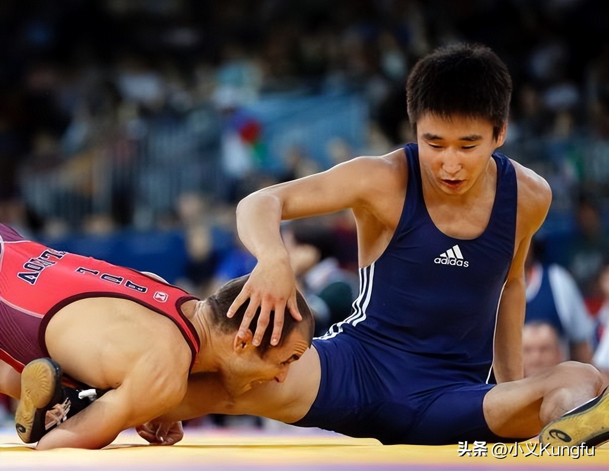 防身最实用的是散打还是摔跤,女生学摔跤防身技巧有哪些