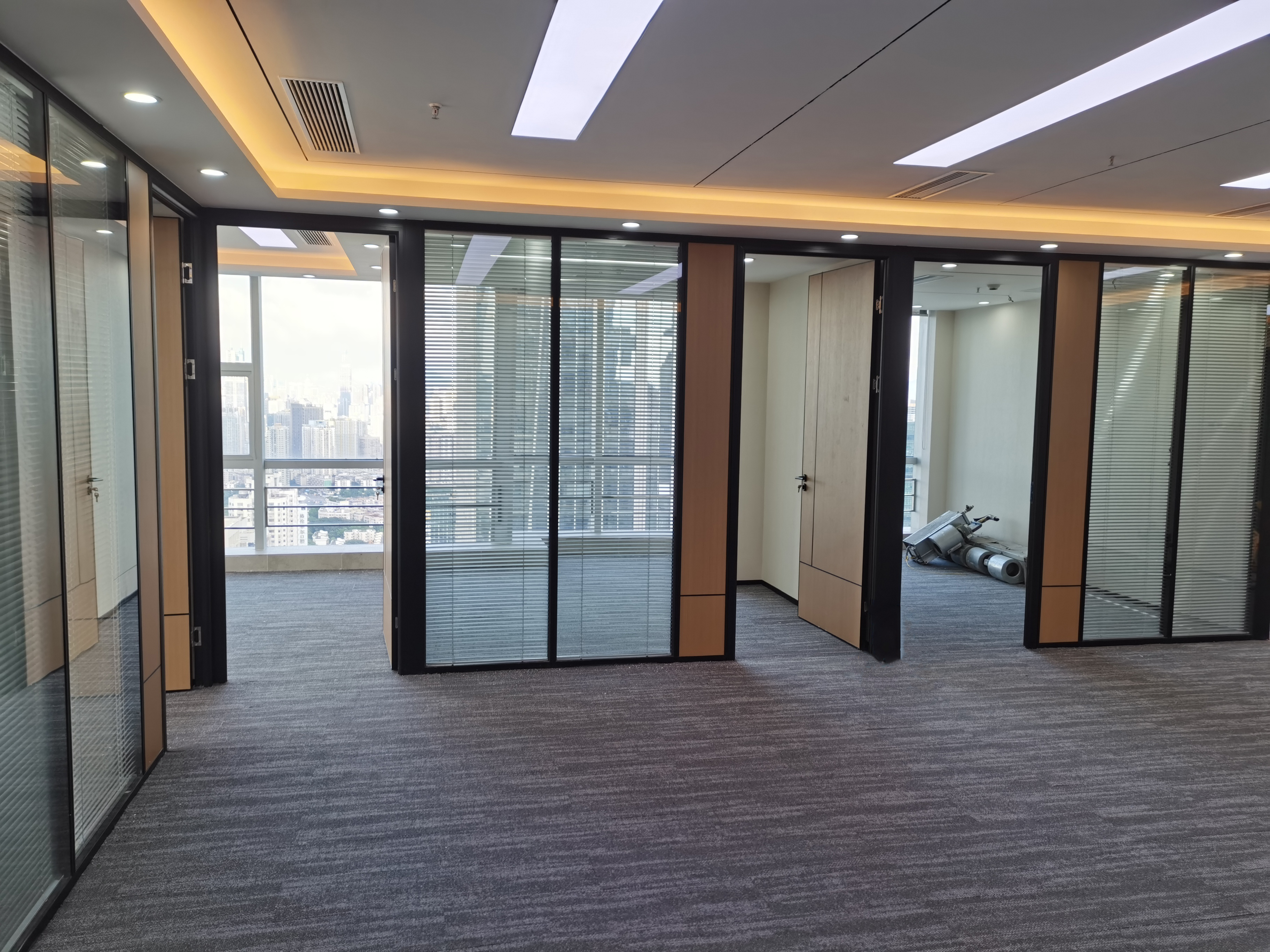 办公玻璃隔断预算报价,办公室玻璃隔断的最佳尺寸