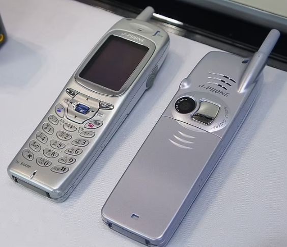 世界第一台便携式手机长什么样,世界上第一部智能手机长什么样子