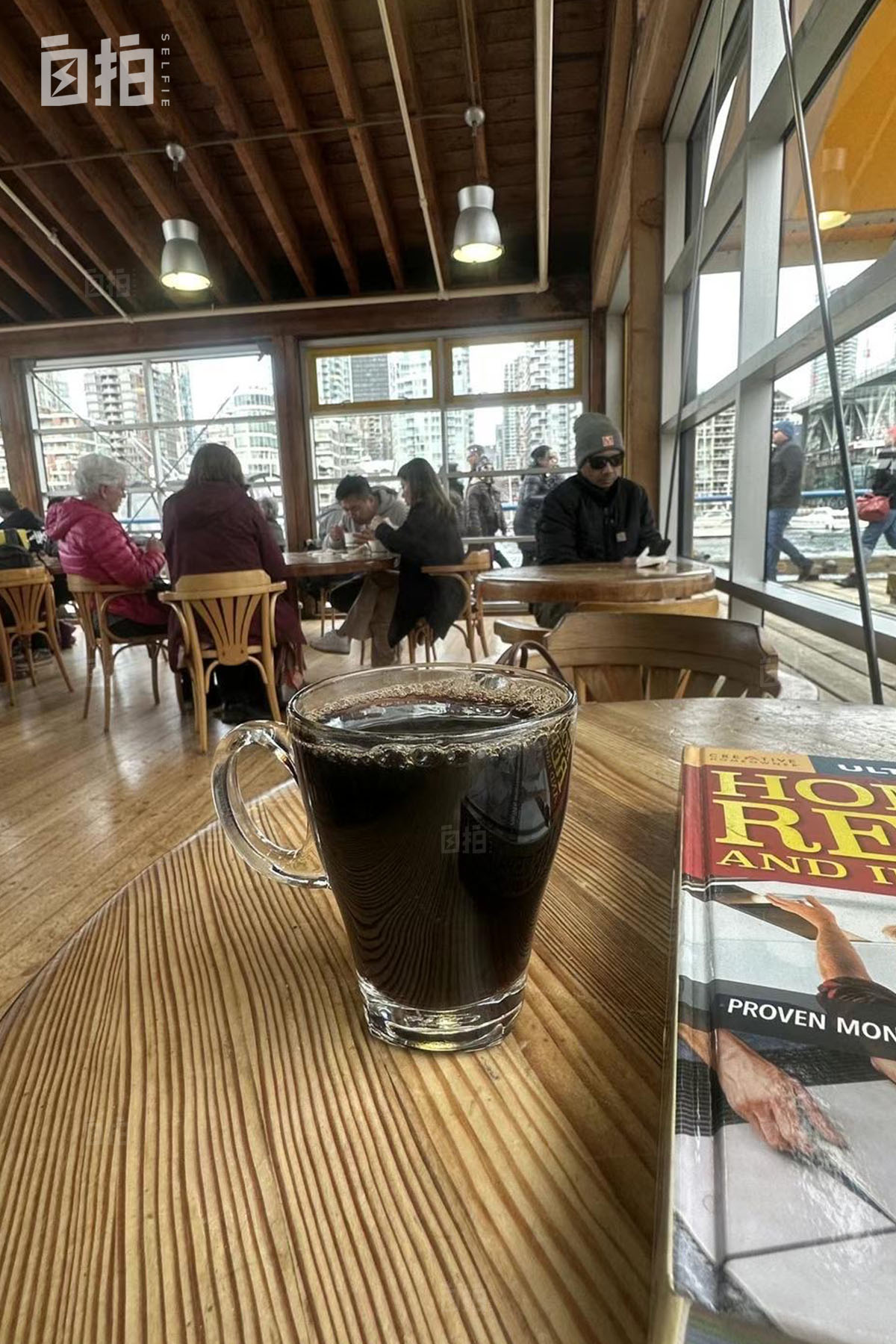 我，国内年薪80万，赔光积蓄后到国外当维修工，一天最多挣4000块