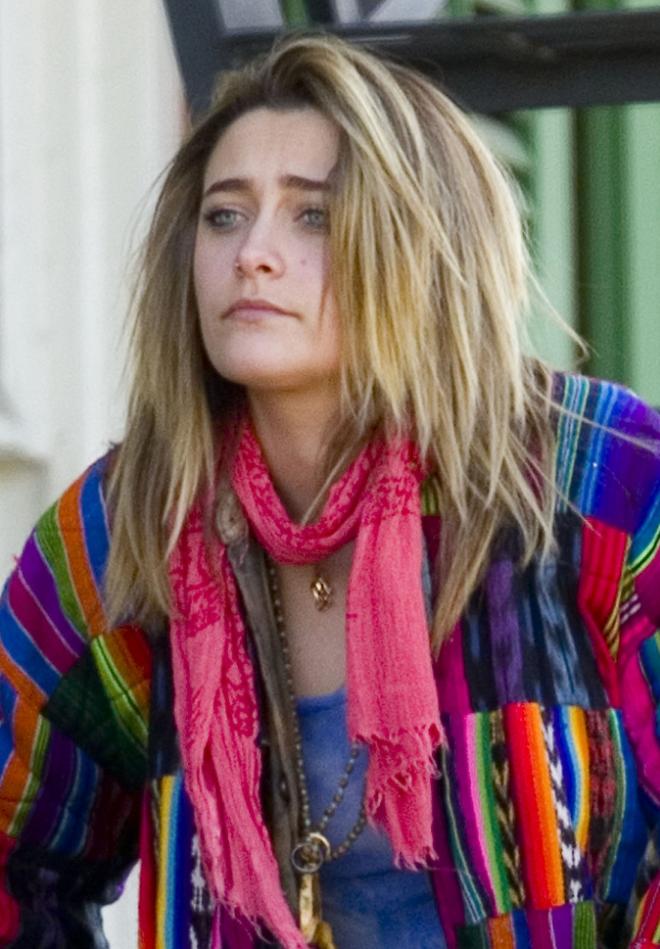 2009年杰克逊去世：长子遗传白癜风，女儿14岁被侵犯，幼子最像他