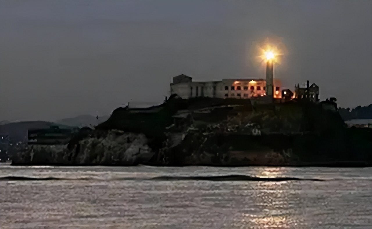 俄罗斯黑海豚监狱越狱,俄罗斯黑海豚监狱在哪里