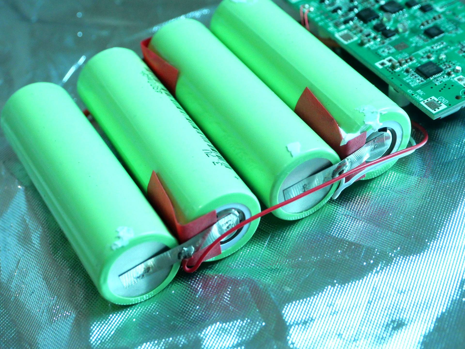 罗马仕双输入20000毫安充电宝拆解,youmaker磁吸充电宝拆解视频