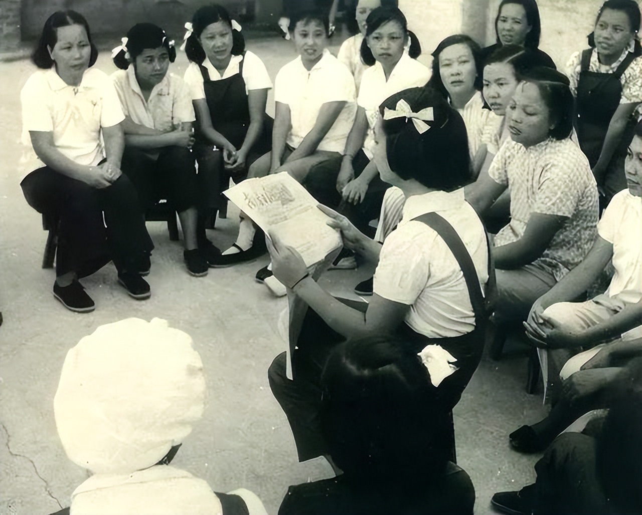 把*女妓**送到战场去蹚地雷？新中国成立后，上海10万*女妓**都去哪了？