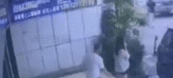 孕妇被摸*体下**、被打，报警后反而被关七八小时？不调解，就拘留？