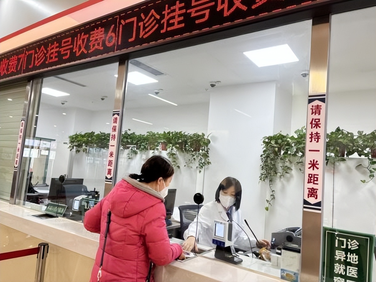 疫情期间医护工作者负重前行,疫情期间医务人员负重前行