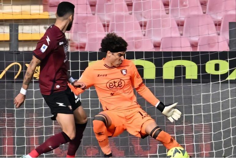 国米0:2逆转,卢卡库国米欧冠挡住必进球