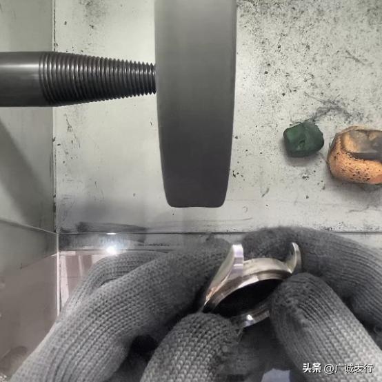 劳力士表镜碎了怎么修,劳力士表镜磕裂