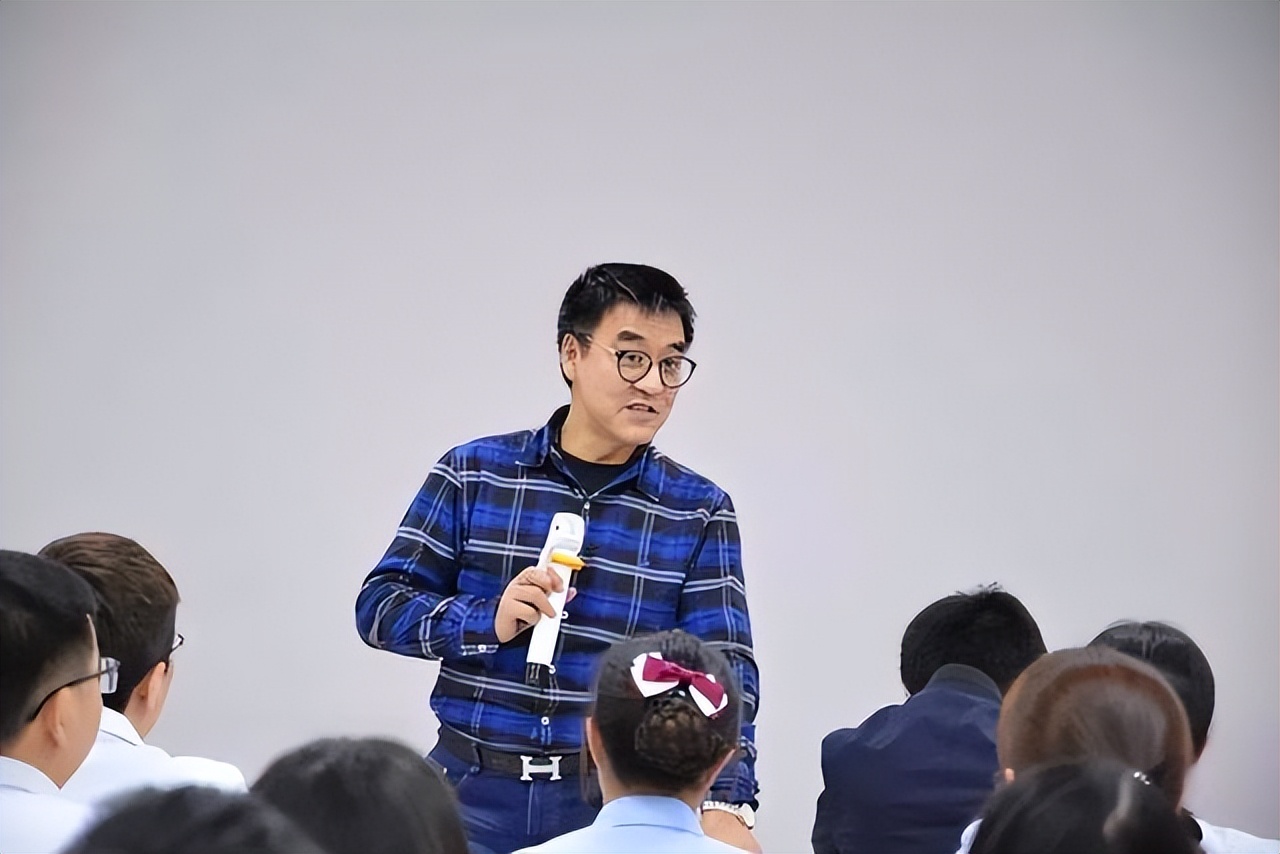 高校老师的公积金能有多高,大学副教授公积金