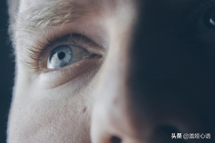 女性皮肤干燥吃什么维生素,女性掉头发吃什么维生素好