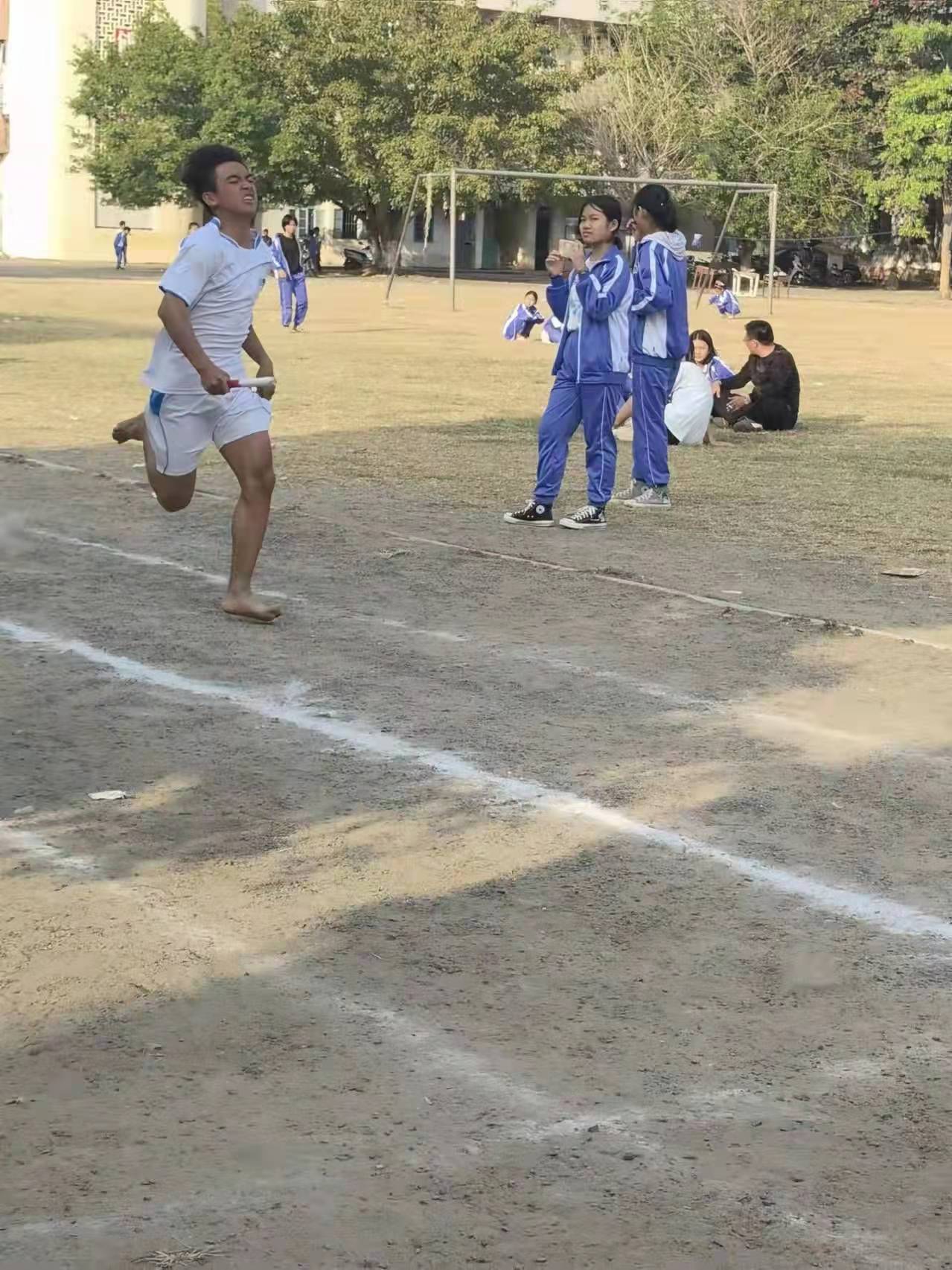 雷州市企水学校田径运动会开幕式,接力赛4x100第三棒校运会