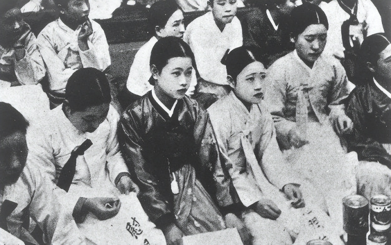 韩国色情业为何如此猖獗?100多万女性受害,打黄18年越打越黄