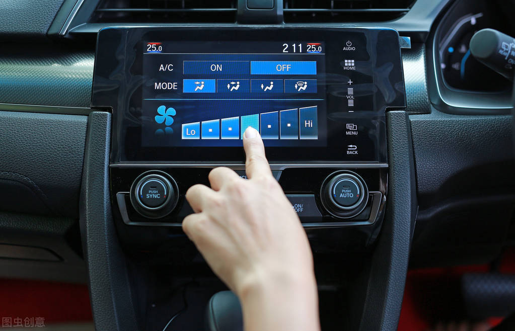 高速上没油了怎么求助司机,高速上没油了最好的方法是什么