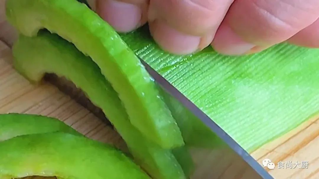 夏天再没钱也必吃的五种碱性水果,2种碱性水果要经常吃对肝脏好的