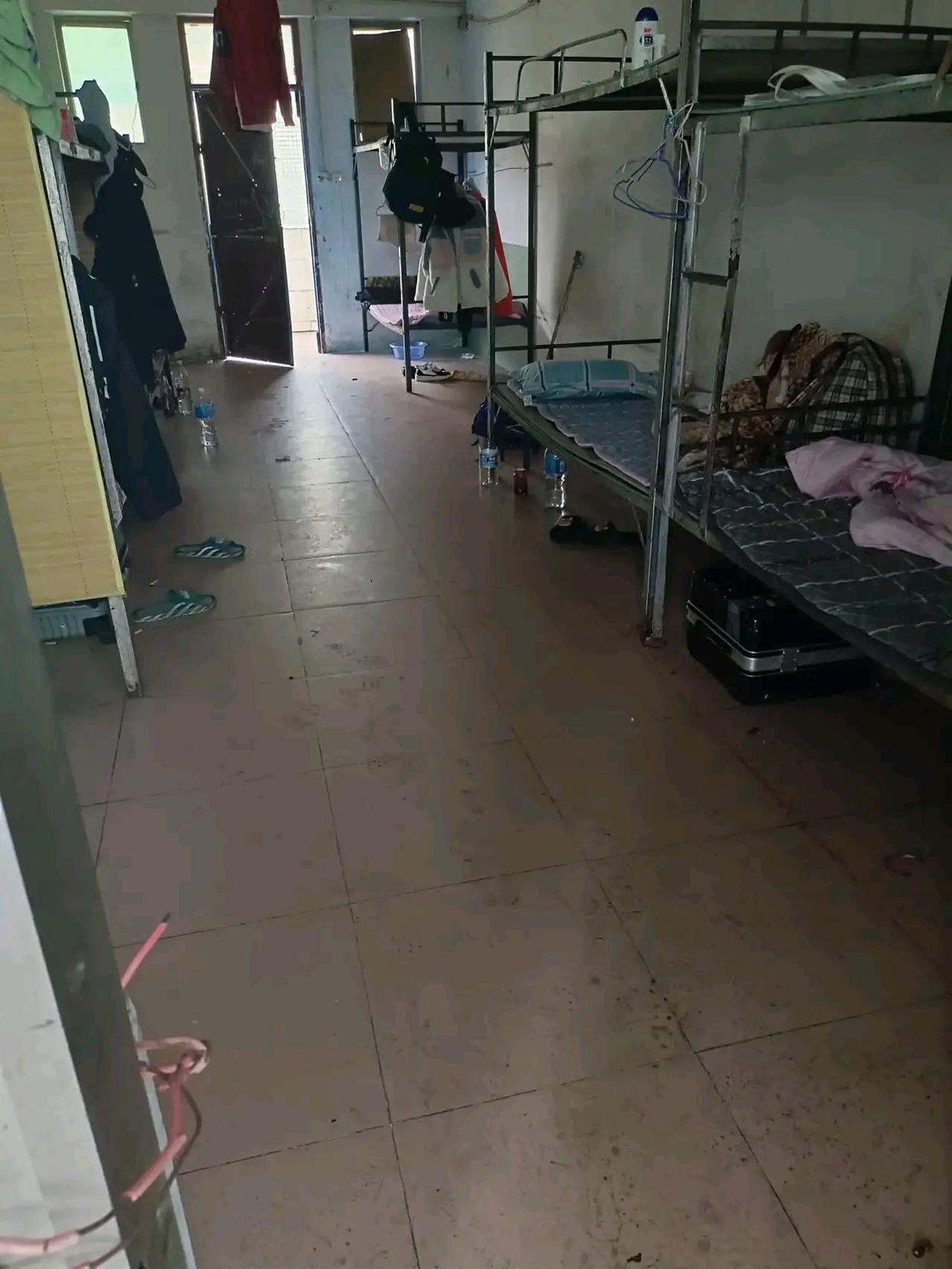 深圳工厂宿舍住12个人,深圳工厂4人间宿舍真实条件