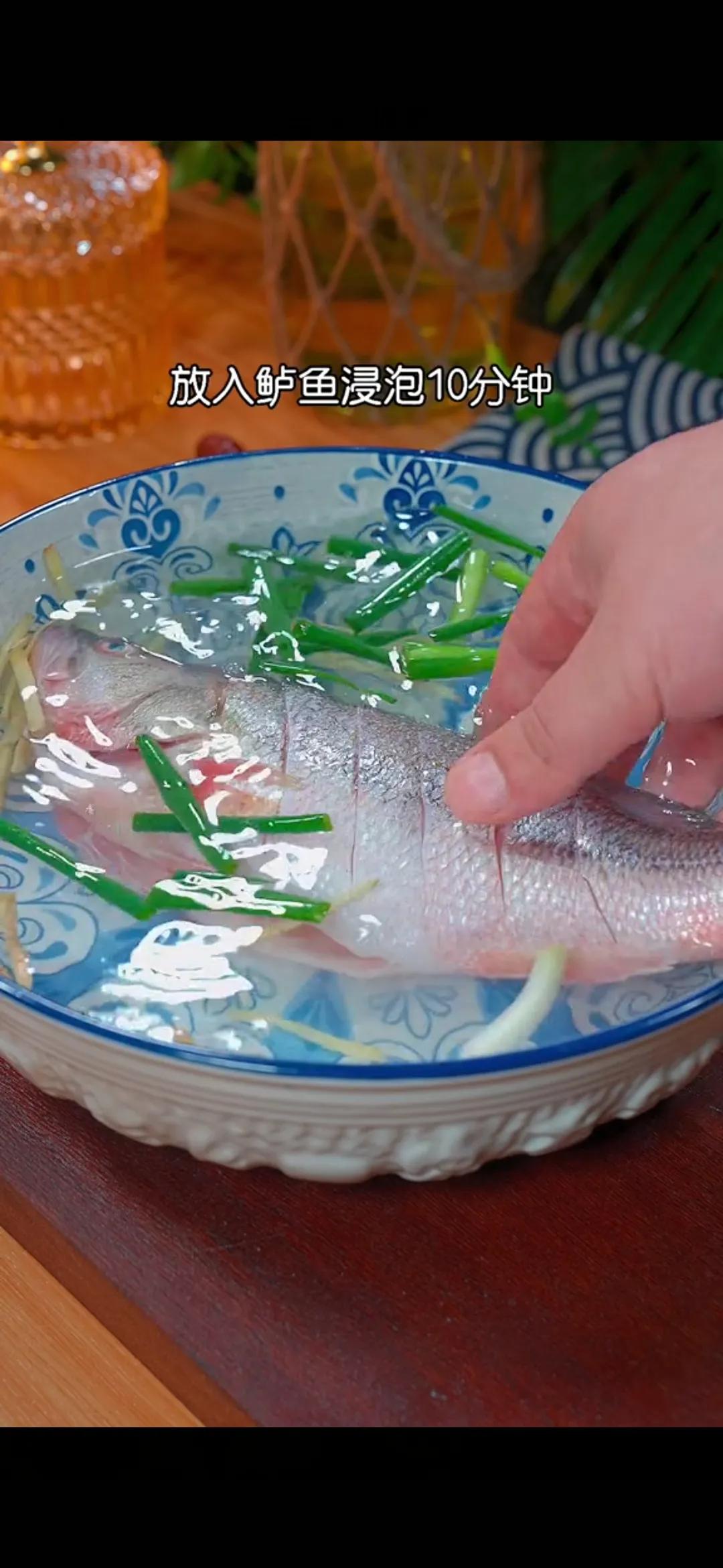 清蒸鱼用蒸鱼豉油怎么调料汁,清蒸鱼做法大全蒸鱼出的水能要吗