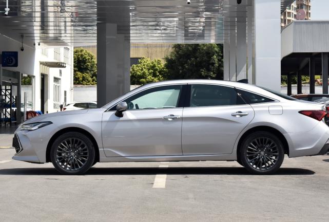 2022年丰田亚洲龙卖出多少台,丰田又火了月销16385台终成销量王