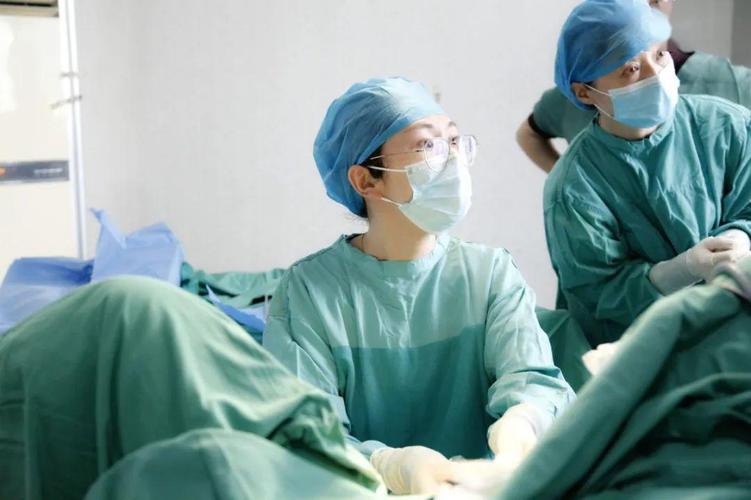 裤子脱了张开腿！盘点那些医院里的女性检查，一个比一个让人尴尬