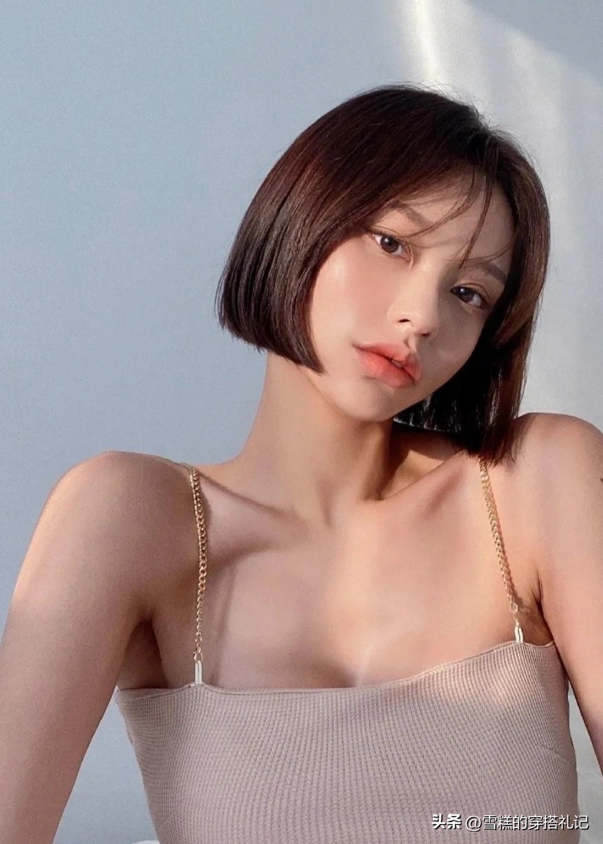 今年最火减龄易打理发型,现在女生流行一刀切短发型