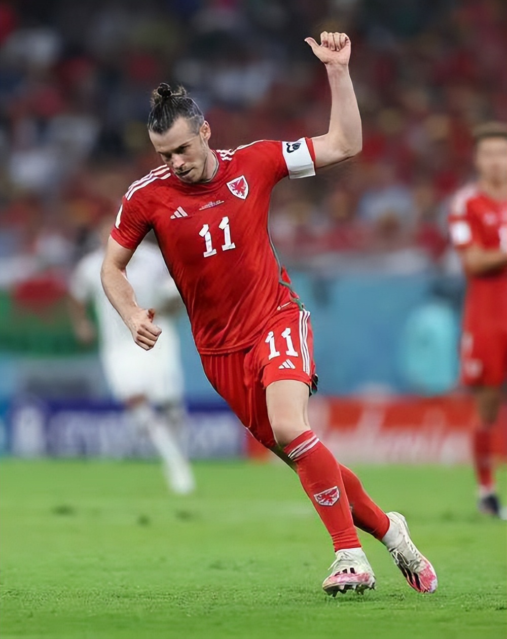 贝尔退役前在哪一支足球俱乐部,贝尔退役足球界再无大圣核心